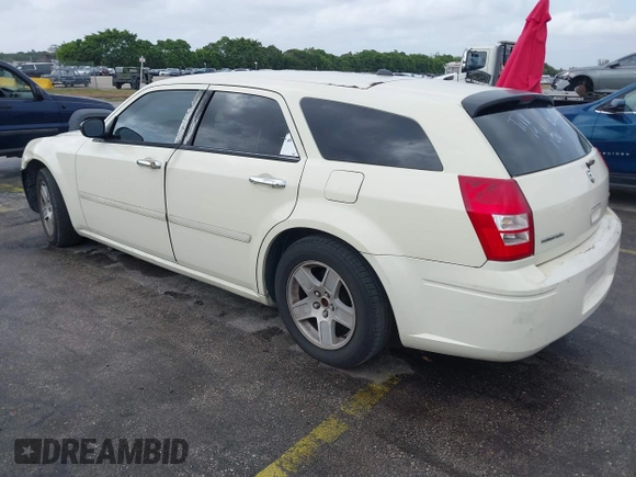 2005 Dodge Magnum SE with VIN 2D4FV48V55H680003, listed as a IAAI auction lot 41720084 with 239,029 mi miles. Bid and sale history available at carsss.com. Image 3.