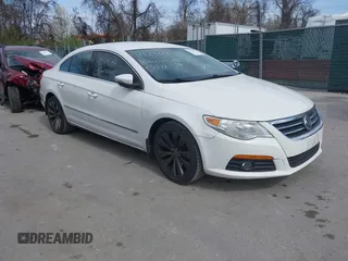 2010 Volkswagen CC Sport with VIN WVWML7AN5AE512367, listed as a IAAI auction lot 41924326 with 125,162 mi miles. Bid and sale history available at carsss.com. Image 1.