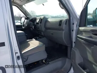 2016 Nissan NV Cargo SV z VIN 1N6BF0LY4GN807205, wystawiony jako IAAI lot #41321682 z przebiegiem 151 759 mil mil oraz . Historia ofert i sprzedaży dostępna na DreamBid. Obrazek 5.