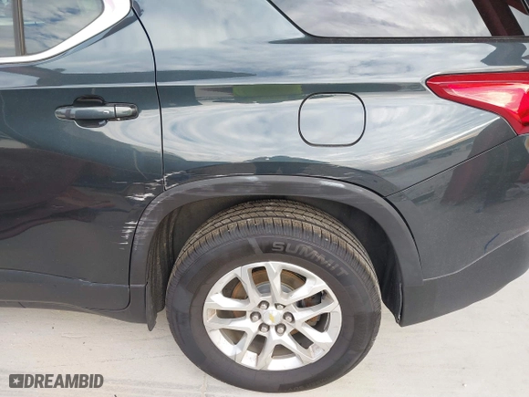 2018 Chevrolet Traverse LT Cloth with VIN 1GNERGKW3JJ275967, listed as a IAAI auction lot 41307855 with 136,207 mi miles. Bid and sale history available at carsss.com. Image 6.