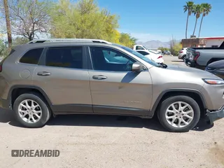 2017 Jeep Cherokee Latitude with VIN 1C4PJLCB8HW667384, listed as a IAAI auction lot 42047427 with 103,339 mi miles and . Bid and sale history available at carsss.com. Image 13.