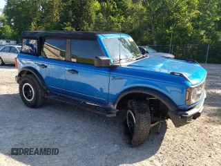 2021 Ford Bronco z VIN 1FMDE5BH2MLA73700, wystawiony jako Copart lot #63024595 z przebiegiem 63 174 mil mil oraz Szkoda całkowita • Salvage title. Historia ofert i sprzedaży dostępna na DreamBid. Obrazek 4.