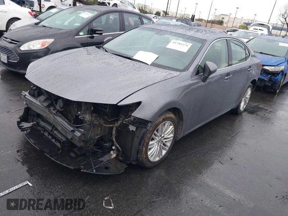 2013 Lexus ES 4dr Sdn with VIN JTHBK1GG1D2055528, listed as a IAAI auction lot 41781276 with 186,228 mi miles. Bid and sale history available at carsss.com. Image 18.
