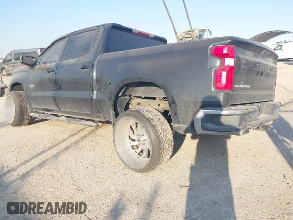 2020 Chevrolet Silverado 1500 LT z VIN 3GCUYDED2LG199937, wystawiony jako IAAI lot #41755254 z przebiegiem 43 679 mil mil oraz . Historia ofert i sprzedaży dostępna na DreamBid. Obrazek 3.