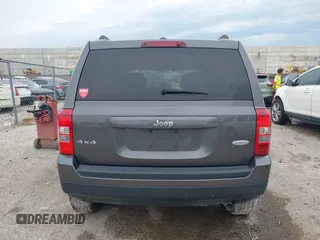 2017 Jeep Patriot High Altitude z VIN 1C4NJRFBXHD113930, wystawiony jako IAAI lot #42463936 z przebiegiem 90 087 mil mil oraz . Historia ofert i sprzedaży dostępna na DreamBid. Obrazek 17.