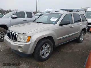 2007 Jeep Grand Cherokee Laredo with VIN 1J8GR48K17C537088, listed as a IAAI auction lot 41845987 with 143,661 mi miles. Bid and sale history available at carsss.com. Image 2.