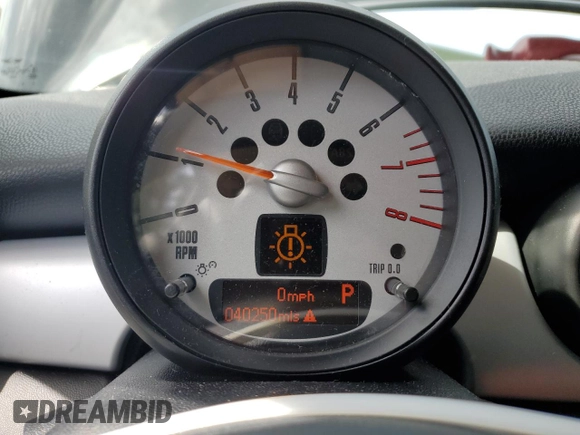 2013 MINI Hardtop with VIN WMWSU3C57DT689655, listed as a Copart auction lot 52161215 with 40,250 mi miles and Salvage Title. Bid and sale history available at DreamBid. Image 9.