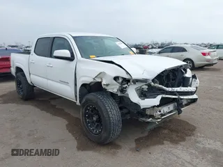 2016 Toyota Tacoma SR5 z VIN 5TFAZ5CN8GX018407, wystawiony jako IAAI lot #41531943 z przebiegiem 195 280 mil mil oraz . Historia ofert i sprzedaży dostępna na DreamBid. Obrazek 1.