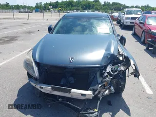 2014 Hyundai Equus Signature with VIN KMHGH4JH4EU082362, listed as a IAAI auction lot 40009982 with 104,388 mi miles and . Bid and sale history available at DreamBid. Image 6.