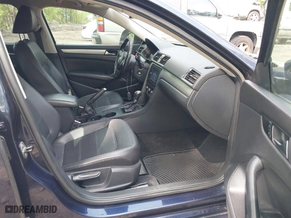 2014 Volkswagen Passat Wolfsburg Ed with VIN 1VWAT7A37EC020875, listed as a IAAI auction lot 42088494 with 190,356 mi miles. Bid and sale history available at carsss.com. Image 5.