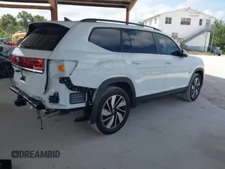 2024 Volkswagen Atlas SE z VIN 1V2JR2CA1RC616729, wystawiony jako IAAI lot #42049460 z przebiegiem 3 718 mil mil oraz . Historia ofert i sprzedaży dostępna na DreamBid. Obrazek 4.