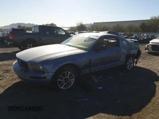 2007 Ford Mustang Deluxe z VIN 1ZVFT80N475227021, wystawiony jako Copart lot #48391145 z przebiegiem 182 895 mil mil oraz Szkoda całkowita • Salvage title. Historia ofert i sprzedaży dostępna na DreamBid. Obrazek 1.