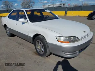 1995 Lexus ES with VIN JT8GK13T3S0117657, listed as a IAAI auction lot 41935589 with 250,456 mi miles. Bid and sale history available at carsss.com. Image 1.