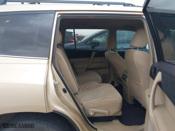 2011 Toyota Highlander with VIN 5TDZK3EH3BS038579, listed as a IAAI auction lot 37866988 with 128,956 mi miles. Bid and sale history available at carsss.com. Image 8.