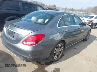 2018 Mercedes-Benz C 300 z VIN 55SWF4JB5JU241893, wystawiony jako IAAI lot #41458779 z przebiegiem 84 238 mil mil oraz . Historia ofert i sprzedaży dostępna na DreamBid. Obrazek 4.