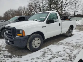 2007 Ford F-250 XL z VIN 1FTNF20597EA22927, wystawiony jako Copart lot #46926365 z przebiegiem 175 976 mil mil oraz Czysty tytuł • Clean title. Historia ofert i sprzedaży dostępna na DreamBid. Obrazek 1.