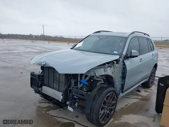 2024 BMW X7 xDrive40i with VIN 5UX23EM08R9V69757, listed as a IAAI auction lot 41607417 with 6,188 mi miles. Bid and sale history available at carsss.com. Image 6.