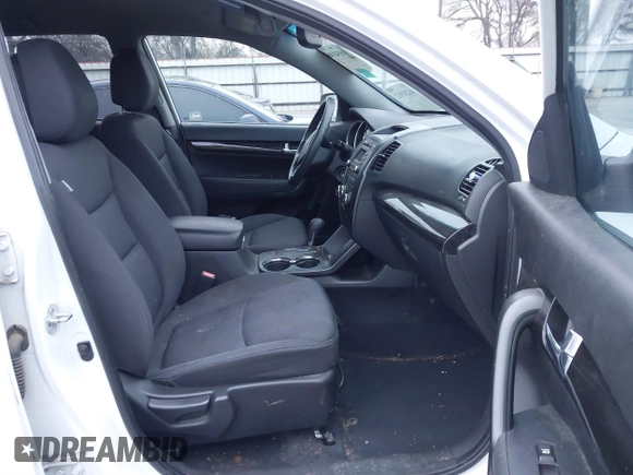 2011 Kia Sorento LX with VIN 5XYKT3A16BG130502, listed as a IAAI auction lot 41281912 with 112,761 mi miles. Bid and sale history available at carsss.com. Image 5.