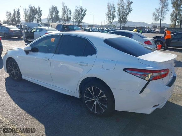 2018 Toyota Camry LE with VIN 4T1B11HKXJU140631, listed as a IAAI auction lot 41761493 with 68,298 mi miles. Bid and sale history available at carsss.com. Image 3.