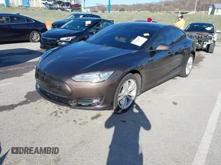 2014 Tesla Model S 60 with VIN 5YJSA1H17EFP33275, listed as a IAAI auction lot 41778167 with 202,749 mi miles and . Bid and sale history available at DreamBid. Image 20.