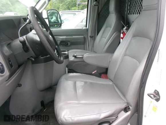 2011 Ford Econoline Cargo Commercial z VIN 1FTNE2EW9BDB34274, wystawiony jako IAAI lot #42404683 z przebiegiem 233 468 mil mil oraz . Historia ofert i sprzedaży dostępna na DreamBid. Obrazek 3.
