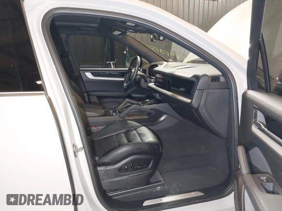 2024 Porsche Cayenne z VIN WP1AA2AY5RDA01585, wystawiony jako IAAI lot #41908153 z przebiegiem 15 559 mil mil oraz . Historia ofert i sprzedaży dostępna na DreamBid. Obrazek 5.