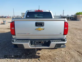 2018 Chevrolet Colorado 2WD LT z VIN 1GCGSCEN5J1300840, wystawiony jako IAAI lot #41997279 z przebiegiem 75 705 mil mil oraz . Historia ofert i sprzedaży dostępna na DreamBid. Obrazek 17.