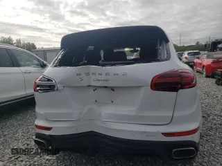 2017 Porsche Cayenne z VIN WP1AA2A23HKA87999, wystawiony jako Copart lot #57457705 z przebiegiem 27 231 mil mil oraz Szkoda całkowita • Salvage title. Historia ofert i sprzedaży dostępna na DreamBid. Obrazek 6.