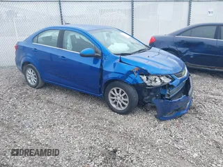 2017 Chevrolet Sonic LT z VIN 1G1JD5SH0H4125523, wystawiony jako IAAI lot #41035029 z przebiegiem 158 526 mil mil oraz . Historia ofert i sprzedaży dostępna na DreamBid. Obrazek 1.