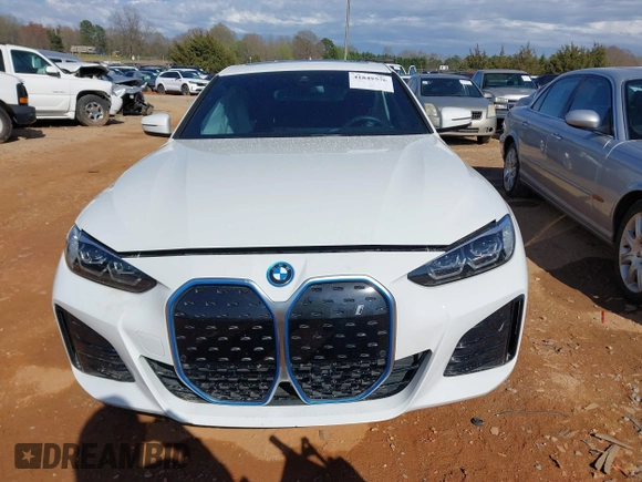 2023 BMW i4 eDrive40 z VIN WBY73AW08PFN72118, wystawiony jako IAAI lot #41849570 z przebiegiem 27 118 mil mil oraz . Historia ofert i sprzedaży dostępna na DreamBid. Obrazek 13.