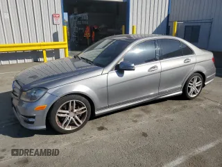 2013 Mercedes-Benz C 300 Sport z VIN WDDGF8AB6DA816602, wystawiony jako Copart lot #59188125 z przebiegiem 158 834 mil mil oraz Czysty tytuł • Clean title. Historia ofert i sprzedaży dostępna na DreamBid. Obrazek 1.
