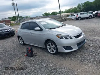 2009 Toyota Matrix S z VIN 2T1KE40E69C003582, wystawiony jako IAAI lot #42297144 z przebiegiem 151 875 mil mil oraz . Historia ofert i sprzedaży dostępna na DreamBid. Obrazek 1.