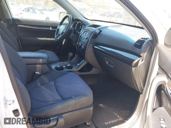 2011 Kia Sorento LX with VIN 5XYKT4A16BG149301, listed as a IAAI auction lot 41857018 with 169,963 mi miles. Bid and sale history available at carsss.com. Image 5.