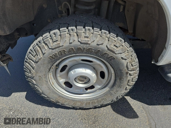 2011 Ford F-250 XL with VIN 1FT7X2B62BEA69706, listed as a IAAI auction lot 42507135 with 170,240 mi miles and . Bid and sale history available at DreamBid. Image 1.