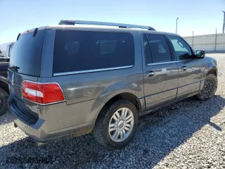 2013 Lincoln Navigator L with VIN 5LMJJ3J57DEL00939, listed as a Copart auction lot 67333754 with 95,383 mi miles and Salvage Title. Bid and sale history available at carsss.com. Image 3.