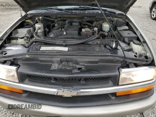 2001 Chevrolet S-10 LS with VIN 1GCCS19511K102618, listed as a Copart auction lot 42387565 with 201,606 mi miles and Salvage Title. Bid and sale history available at DreamBid. Image 11.