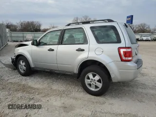 2012 Ford Escape XLS z VIN 1FMCU0C7XCKC17232, wystawiony jako Copart lot #85686464 z przebiegiem 123 632 mil mil oraz Szkoda całkowita • Salvage title. Historia ofert i sprzedaży dostępna na DreamBid. Obrazek 2.