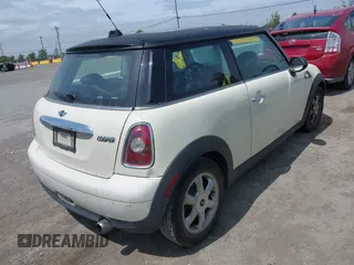 2009 MINI Cooper Hardtop with VIN WMWMF33569TU75508, listed as a IAAI auction lot 42090523 with 247,856 mi miles. Bid and sale history available at carsss.com. Image 4.