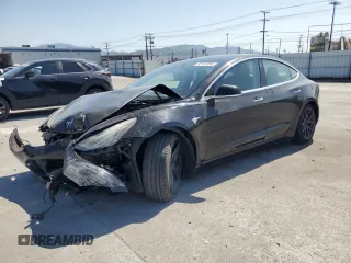 2019 Tesla Model 3 Mid Range z VIN 5YJ3E1EA3KF409748, wystawiony jako Copart lot #52162385 z przebiegiem 48 398 mil mil oraz Szkoda całkowita • Salvage title. Historia ofert i sprzedaży dostępna na DreamBid. Obrazek 1.