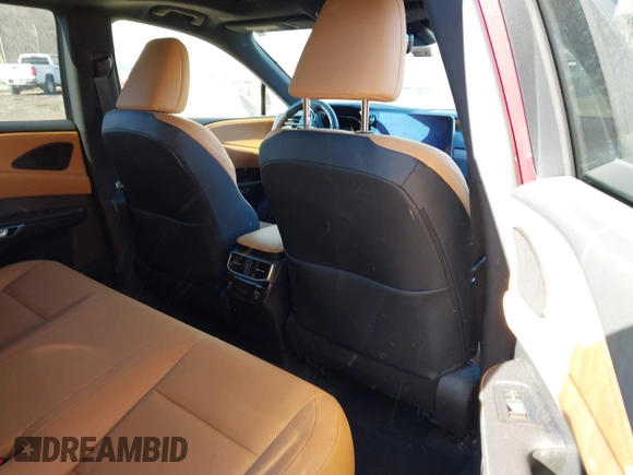 2024 Lexus RX 350h z VIN 2T2BBMCA9RC035892, wystawiony jako IAAI lot #40589872 z przebiegiem 8 434 mil mil oraz . Historia ofert i sprzedaży dostępna na DreamBid. Obrazek 8.