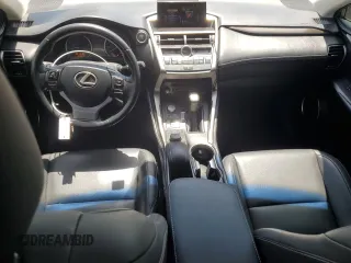 2017 Lexus NX 200t z VIN JTJYARBZ8H2054241, wystawiony jako Copart lot #56980475 z przebiegiem 97 173 mil mil oraz Szkoda całkowita • Salvage title. Historia ofert i sprzedaży dostępna na DreamBid. Obrazek 8.