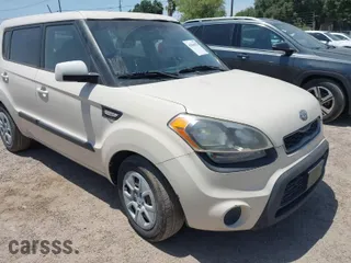 2013 Kia Soul with VIN KNDJT2A53D7756582, listed as a IAAI auction lot 42068381 with 144,255 mi miles. Bid and sale history available at carsss.com. Image 1.