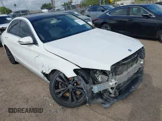 2016 Mercedes-Benz C 300 z VIN 55SWF4JB6GU167036, wystawiony jako IAAI lot #42414344 z przebiegiem 121 677 mil mil oraz . Historia ofert i sprzedaży dostępna na DreamBid. Obrazek 1.