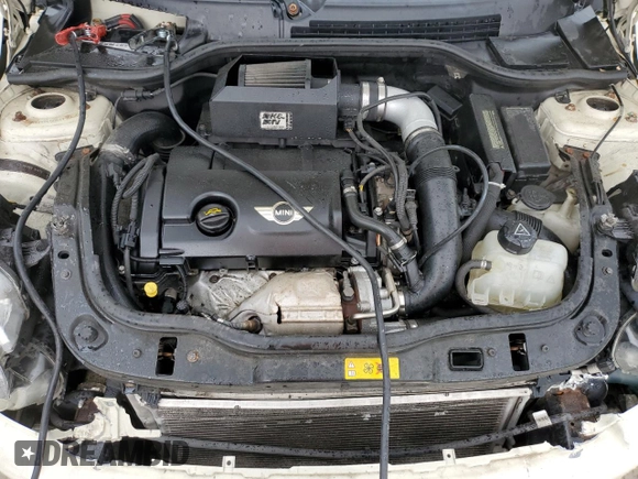 2011 MINI Hardtop S with VIN WMWSV3C56BTY15420, listed as a Copart auction lot 58050875 with 162,145 mi miles and Salvage title. Bid and sale history available at DreamBid. Image 11.