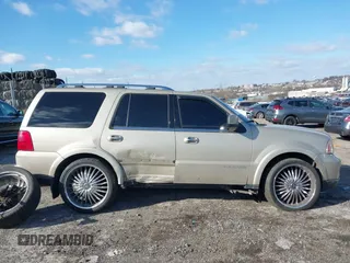 2006 Lincoln Navigator Luxury with VIN 5LMFU28556LJ11069, listed as a IAAI auction lot 41336059 with 117,003 mi miles. Bid and sale history available at carsss.com. Image 14.