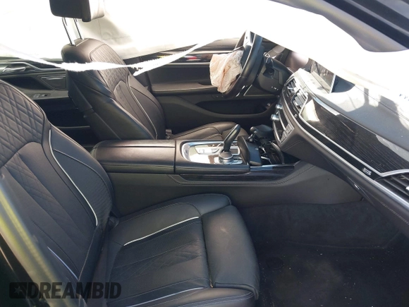 2022 BMW 7 Series 740i with VIN WBA7T2C03NCH05944, listed as a IAAI auction lot 41965463 with 1 mi miles. Bid and sale history available at carsss.com. Image 5.