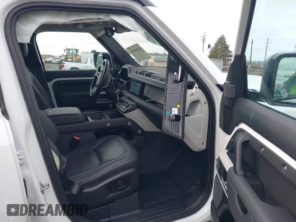 2020 Land Rover Defender HSE z VIN SALE9EEUXL2025865, wystawiony jako IAAI lot #41188195 z przebiegiem 29 756 mil mil oraz . Historia ofert i sprzedaży dostępna na DreamBid. Obrazek 5.
