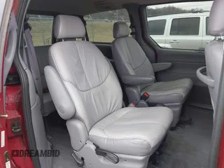 1998 Chrysler Town & Country LXi with VIN 1C4GP64L8WB589426, listed as a IAAI auction lot 41535344 with 132,466 mi miles. Bid and sale history available at carsss.com. Image 8.