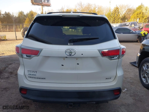 2014 Toyota Highlander XLE with VIN 5TDKKRFH9ES034849, listed as a IAAI auction lot 41792720 with 171,521 mi miles. Bid and sale history available at carsss.com. Image 16.