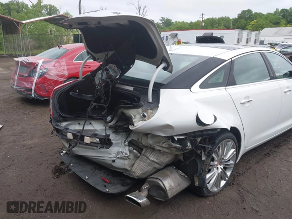 2015 Jaguar XJ Portfolio с VIN SAJWJ2GD2F8V90256, выставлен на аукционе IAAI как лот 42311335 с пробегом 123 299 миль миль и . История ставок и продаж доступна на DreamBid. Изображение 6.